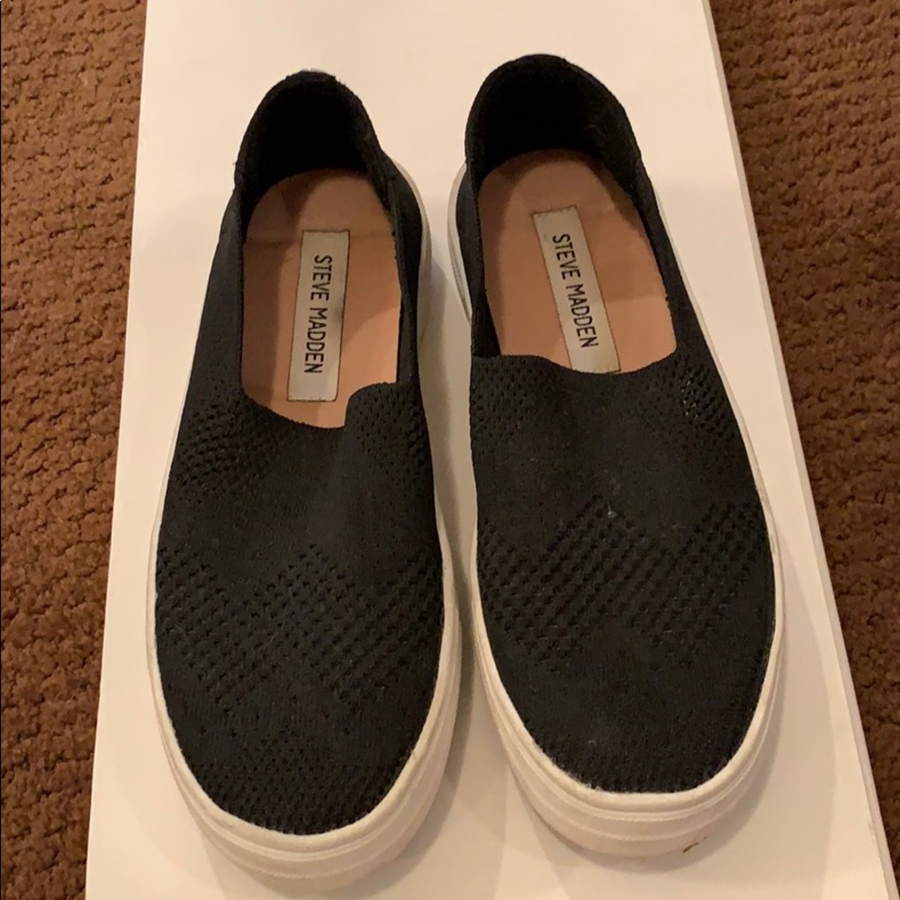 Steve Madden low rise shoes slide on